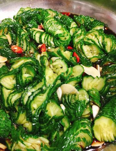 蓑衣黄瓜不难做，一个小技巧让你切出精湛的刀法！