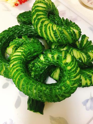 蓑衣黄瓜不难做，一个小技巧让你切出精湛的刀法！