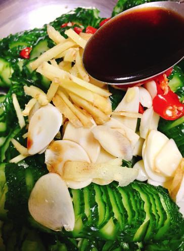 蓑衣黄瓜不难做，一个小技巧让你切出精湛的刀法！