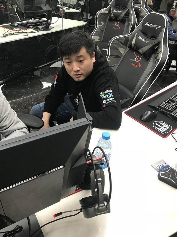 大哥A+的电竞馆开业了，你们带身份证了吗？