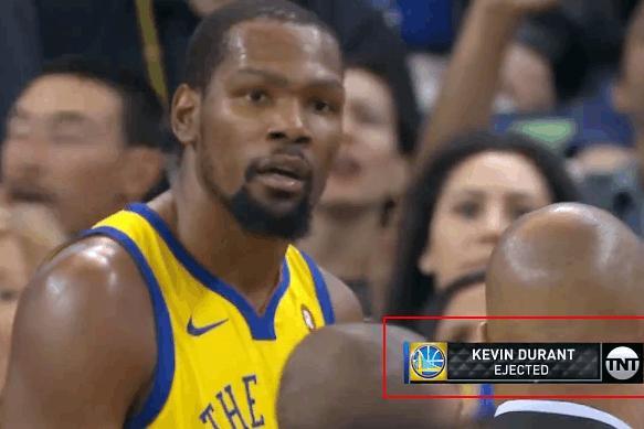 复出之战演砸了！杜兰特脾气真大，3秒钟连吃2T被驱逐出场