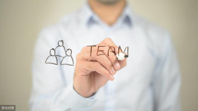 女面试官:“千里姻缘一线牵”打一汉字?博士生回答,真机智