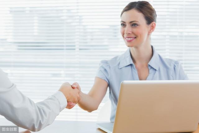 女面试官:“千里姻缘一线牵”打一汉字?博士生回答,真机智