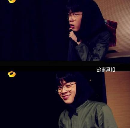 终于明白费启鸣为啥爱抿嘴笑了！他的下巴其实有点一言难尽啊