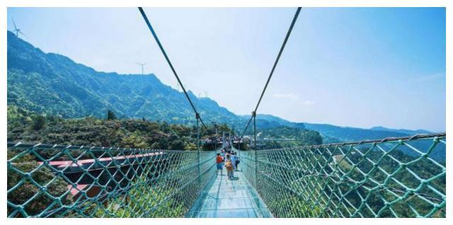 中国境内有一个“悬崖秋千”,有32层楼高,你去玩过吗