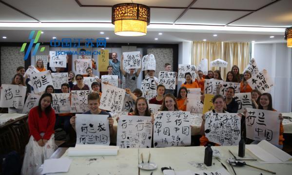 连云港海州高级中学迎来“游学”的荷兰卡尔斯中学师生