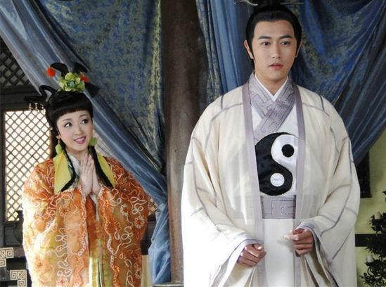 她16岁成名,曾与陈键锋传绯闻,34岁美如少女却还是单身?