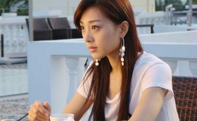 ​她16岁成名，曾与陈键锋传绯闻，34岁美如少女却还是单身？