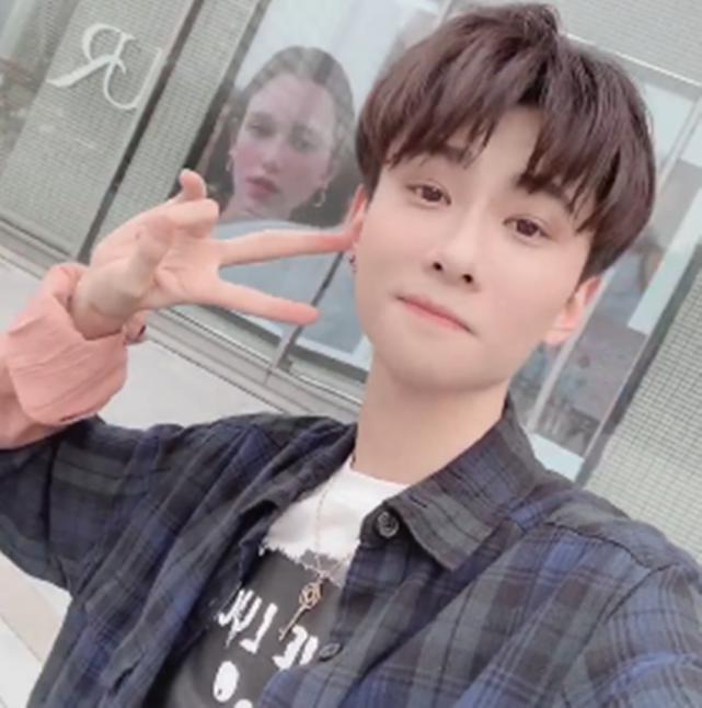 现女友被气回家,王乐乐怒发杨清柠“出轨照”,网友:呼叫毛宸宸