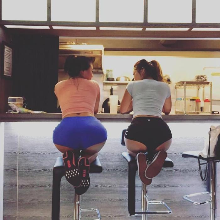 美女晒健身美照走红网络：极致翘臀被称为亚洲卡戴珊