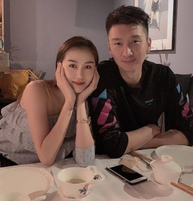 前男篮孙悦:无球可打也幸福!携美妻陈露微博晒照,帅气亮相