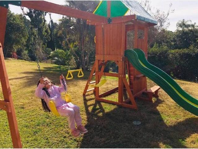 前男篮孙悦:无球可打也幸福!携美妻陈露微博晒照,帅气亮相