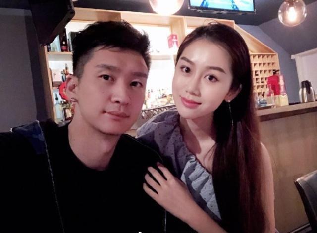 前男篮孙悦:无球可打也幸福!携美妻陈露微博晒照,帅气亮相