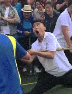 大王爆笑gif趣图：马化腾坐公交车刷的是Q币么