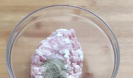 鸡蛋方便面的新吃法，鲜香酥脆，这样做比煮的好吃哦，快试试吧