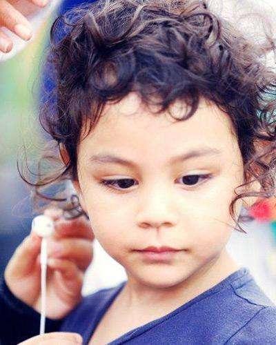 焦恩俊女儿，刘烨女儿，朱亚文女儿，基因强大，颜值出众