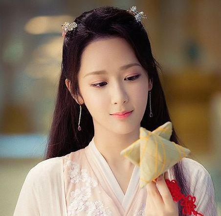 离开杨紫后,秦俊杰“糊”的措手不及,无奈之下跪求复合!