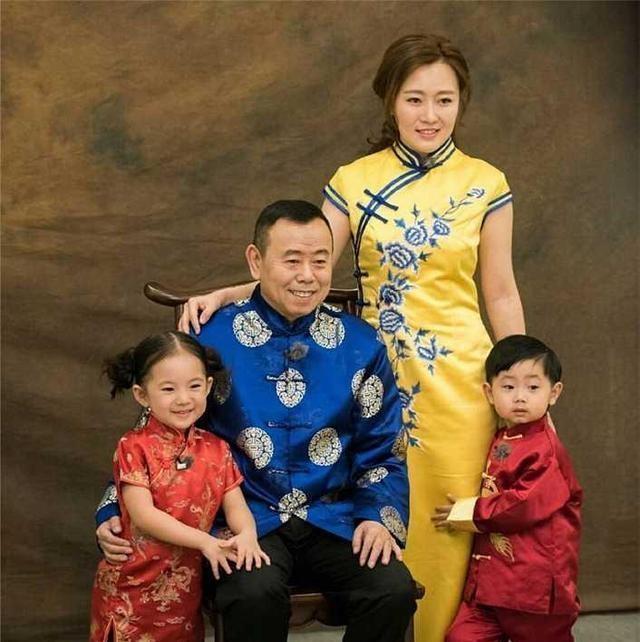 原来潘长江老婆长这样,难怪他们女儿潘阳这么漂亮