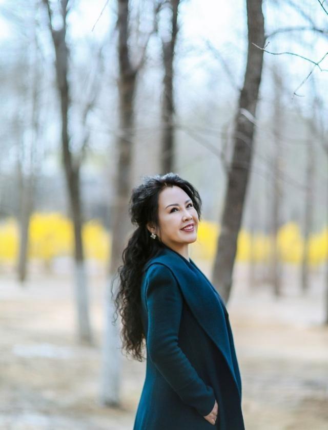 原来潘长江老婆长这样,难怪他们女儿潘阳这么漂亮