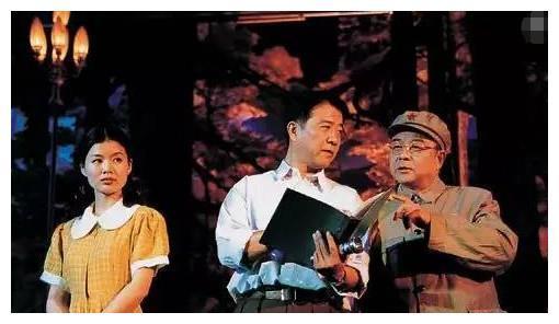 本是文艺兵被选中出演军旅片，与丈夫结婚19年今却因她离婚？