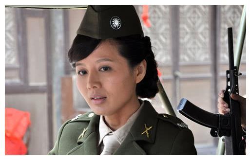 本是文艺兵被选中出演军旅片，与丈夫结婚19年今却因她离婚？