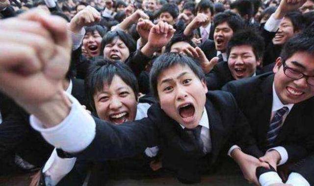 大批日籍华人掀起回国热潮,却遭到海关拒绝,网友:还有脸回来?