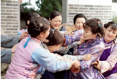 杜明礼是公公也就罢了,胡咏梅还嫁给他,网友:她是笨死的