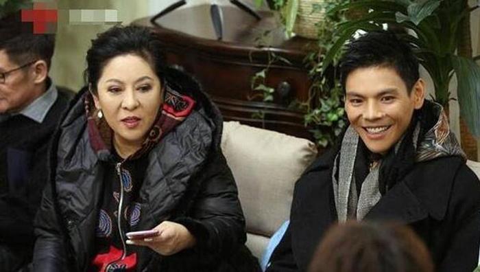 向她叫郭碧婷儿媳妇,而向佐叫郭碧婷老婆!网友:已经是向家人了