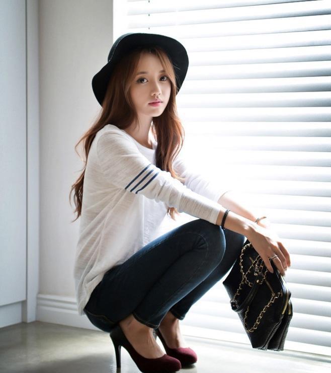 牛仔裤诱惑迷人, 少女感韵味足