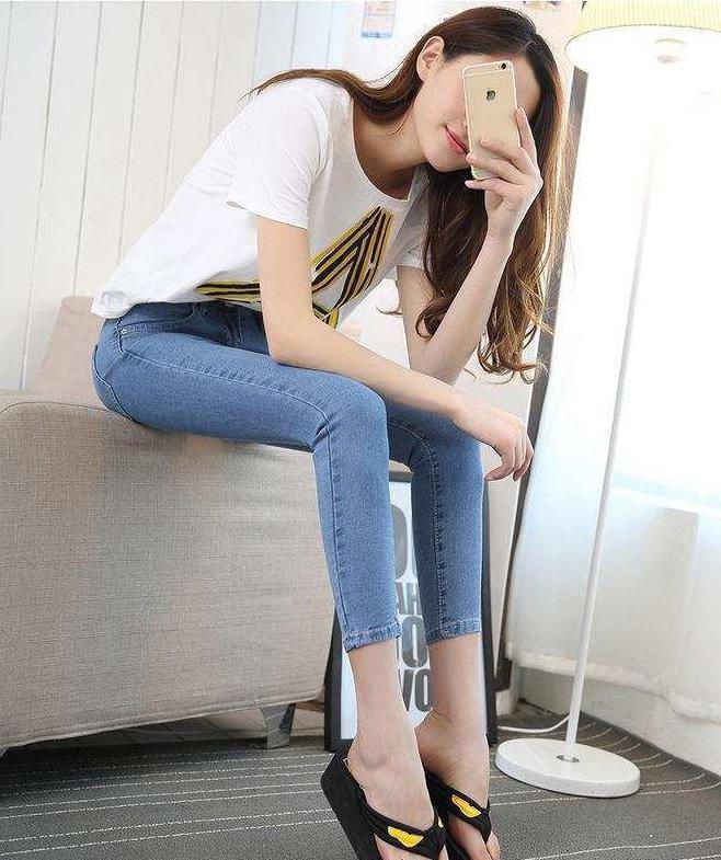 牛仔裤诱惑迷人, 少女感韵味足