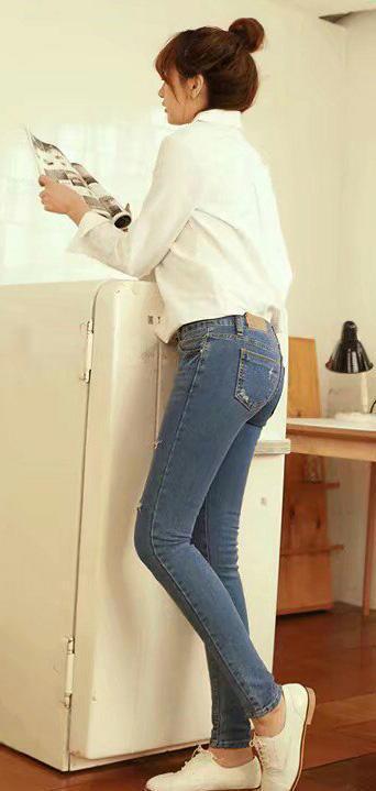 牛仔裤诱惑迷人, 少女感韵味足