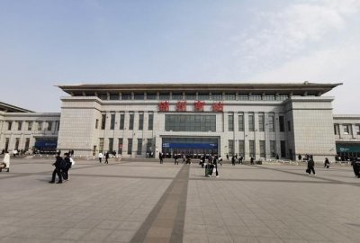 ​新京沈高铁通车,锦州南站依旧繁华,还是扮演着锦州高铁站的角色