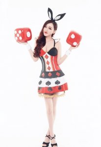 ​梦蝶小公举街头出租自己 网友刷屏希望她不要太拼了