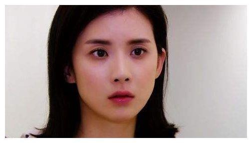 她的银幕初吻给了刘德华,红极一时选择嫁人,如今51岁依旧幸福!