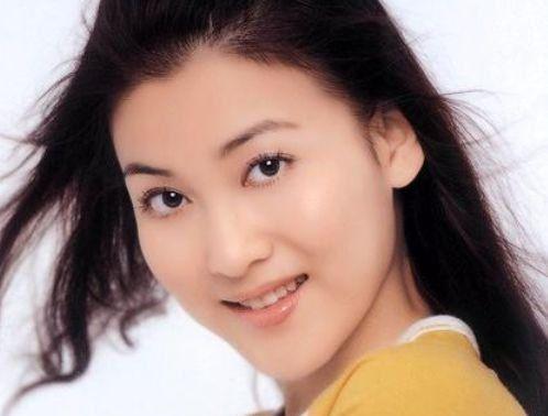 曾与郑伊健合作走红，却因拒绝潜规则被雪藏