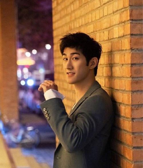 曾与范冰冰有绯闻，如今李治廷选择公开恋情，女友身份背景不简单