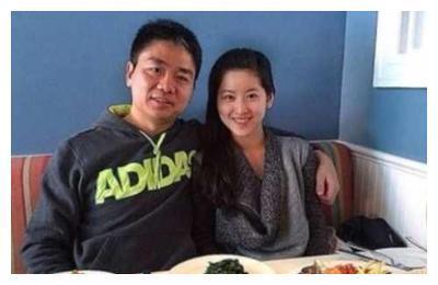 他把老婆从小养到大, 恋情被网友骂, 年龄差别大的夫妻如今要结婚