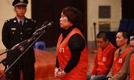 她曾重庆风云人物，16个情人伺候她，生活奢靡