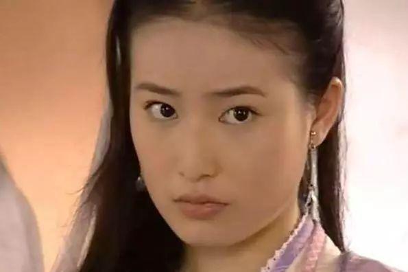 她出道就与王志文搭戏,演《倚天屠龙记》成名,41岁很美却未婚