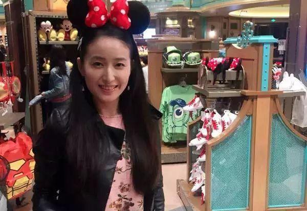 她出道就与王志文搭戏,演《倚天屠龙记》成名,41岁很美却未婚