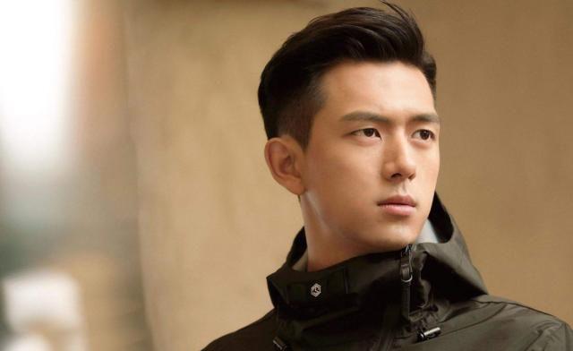 他被同性高层骚扰雪藏,如今凭《亲爱的,热爱的》大火