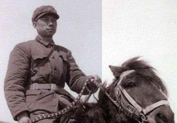 他的父亲是开国大将,却为他动用过两次特权,后来官至军区司令员