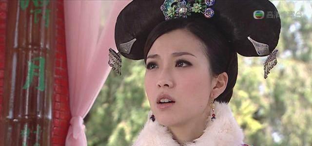 她幼年入宫,31岁嫁康熙为妃,无儿无女却长寿,活到乾隆年间