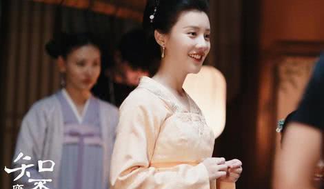 曾因拍戏嫌水脏用140桶矿泉水洗澡被喷,如今她靠《知否》走红!