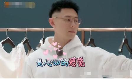 结婚四年张嘉倪第一次穿婚纱,买超看到表情大变,1句话透露想法