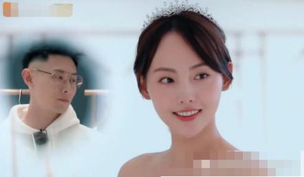 结婚四年张嘉倪第一次穿婚纱,买超看到表情大变,1句话透露想法