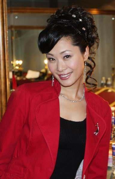 曾四次登上春晚,却和学生传出绯闻,离婚后却嫁丑男