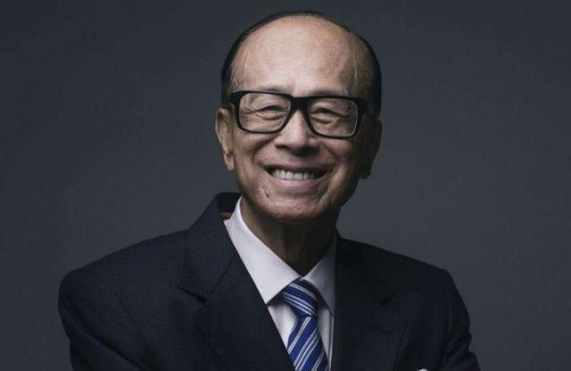 李嘉诚和儿子都没有参加赌王葬礼,让女友去原来是这么回事