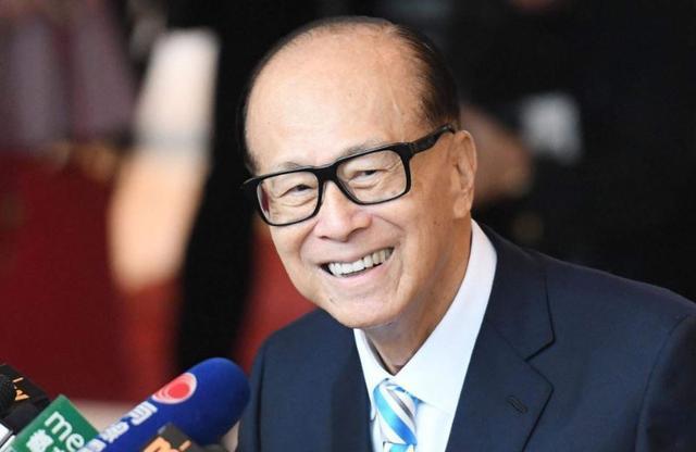 李嘉诚和儿子都没有参加赌王葬礼,让女友去原来是这么回事