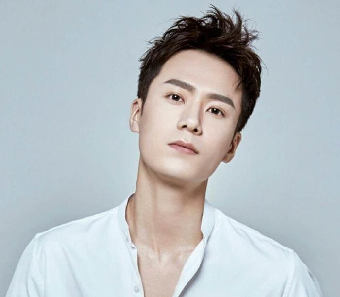 他被林心如力捧仍未火，竟投奔于正旗下？如今已被吴谨言带火！